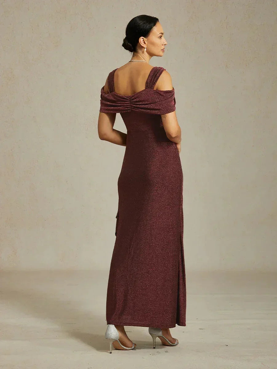 Vestido de malla con brillo y hombros descubiertos