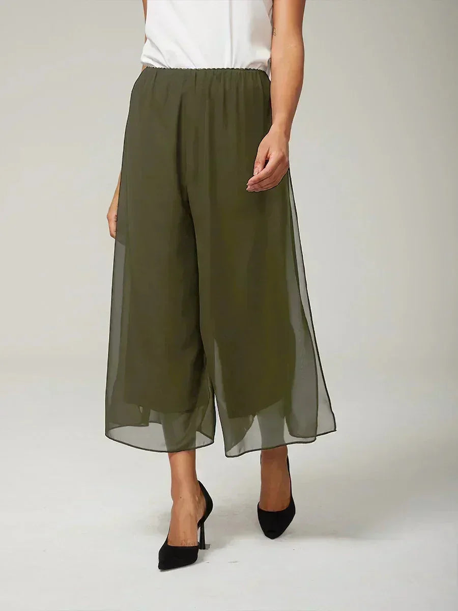 Kurze Hose mit geradem Bein und Chiffon-Überzug mit Schlitz am Bein