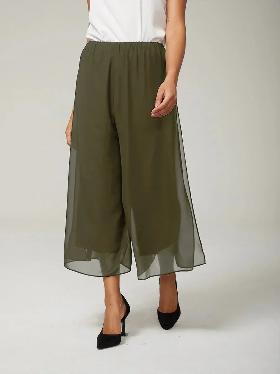 Kurze Hose mit geradem Bein und Chiffon-Überzug mit Schlitz am Bein