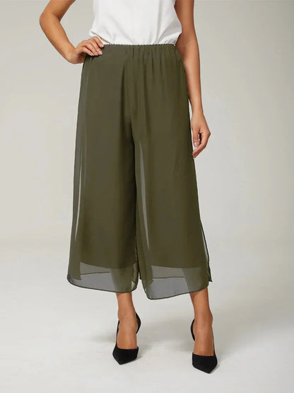 Kurze Hose mit geradem Bein und Chiffon-Überzug mit Schlitz am Bein