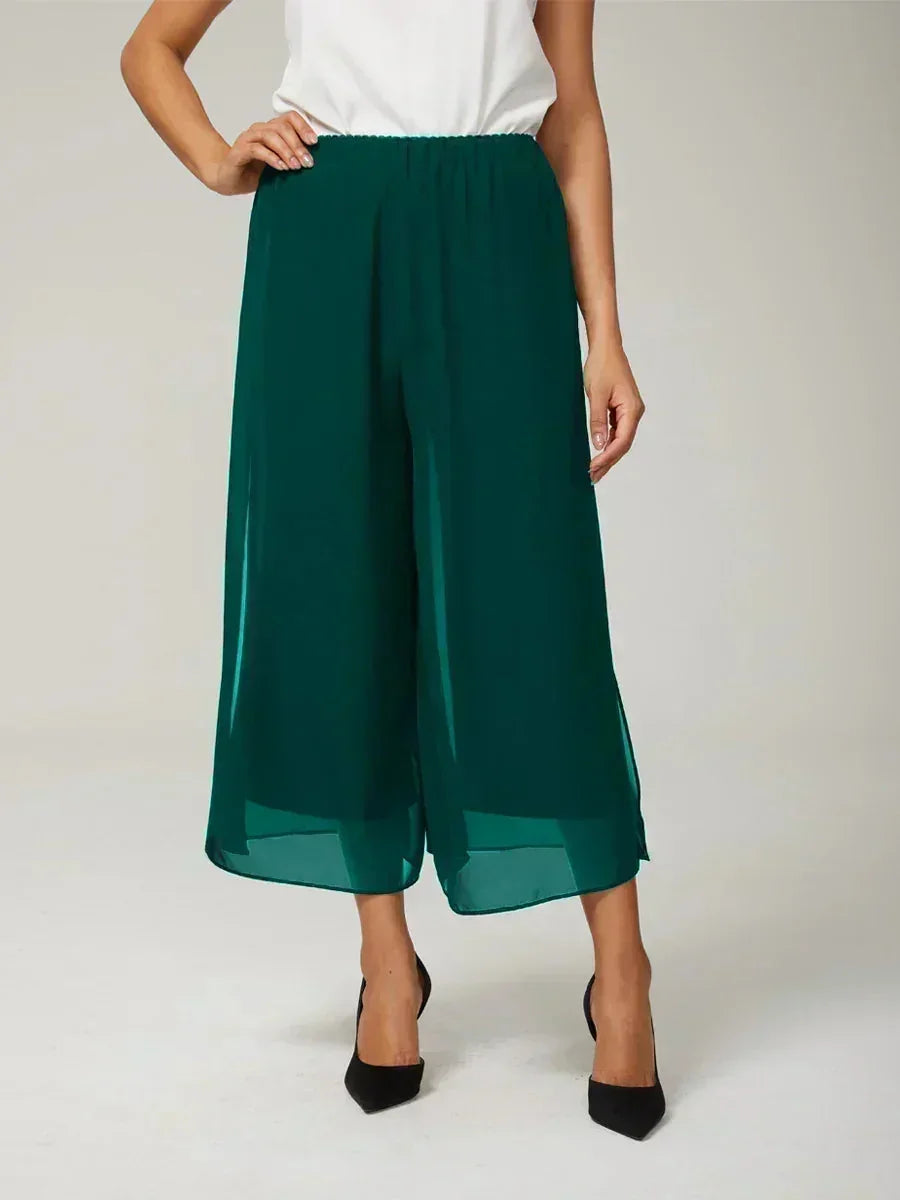 Kurze Hose mit geradem Bein und Chiffon-Überzug mit Schlitz am Bein