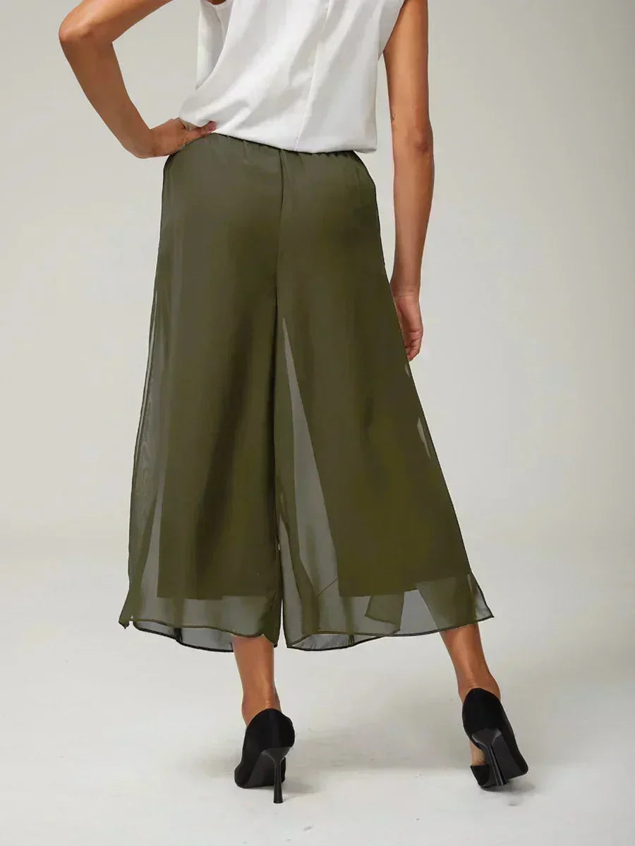 Kurze Hose mit geradem Bein und Chiffon-Überzug mit Schlitz am Bein