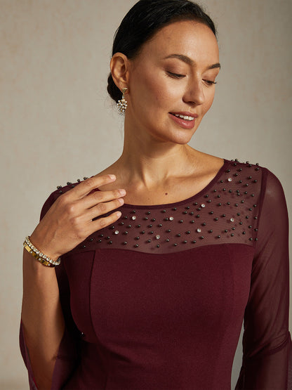 Elegante abito a tubino da cocktail con scollo in rete illusion decorata