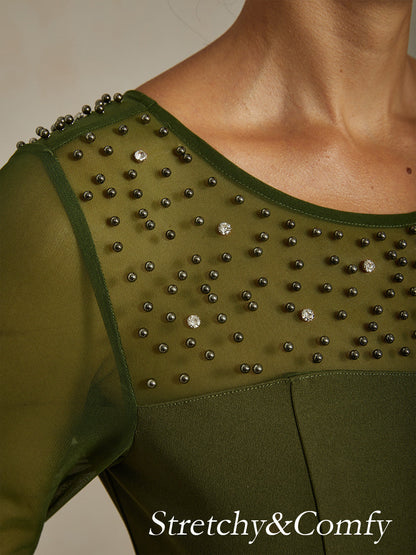 Elegante abito a tubino da cocktail con scollo in rete illusion decorata