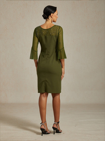 Elegante abito a tubino da cocktail con scollo in rete illusion decorata