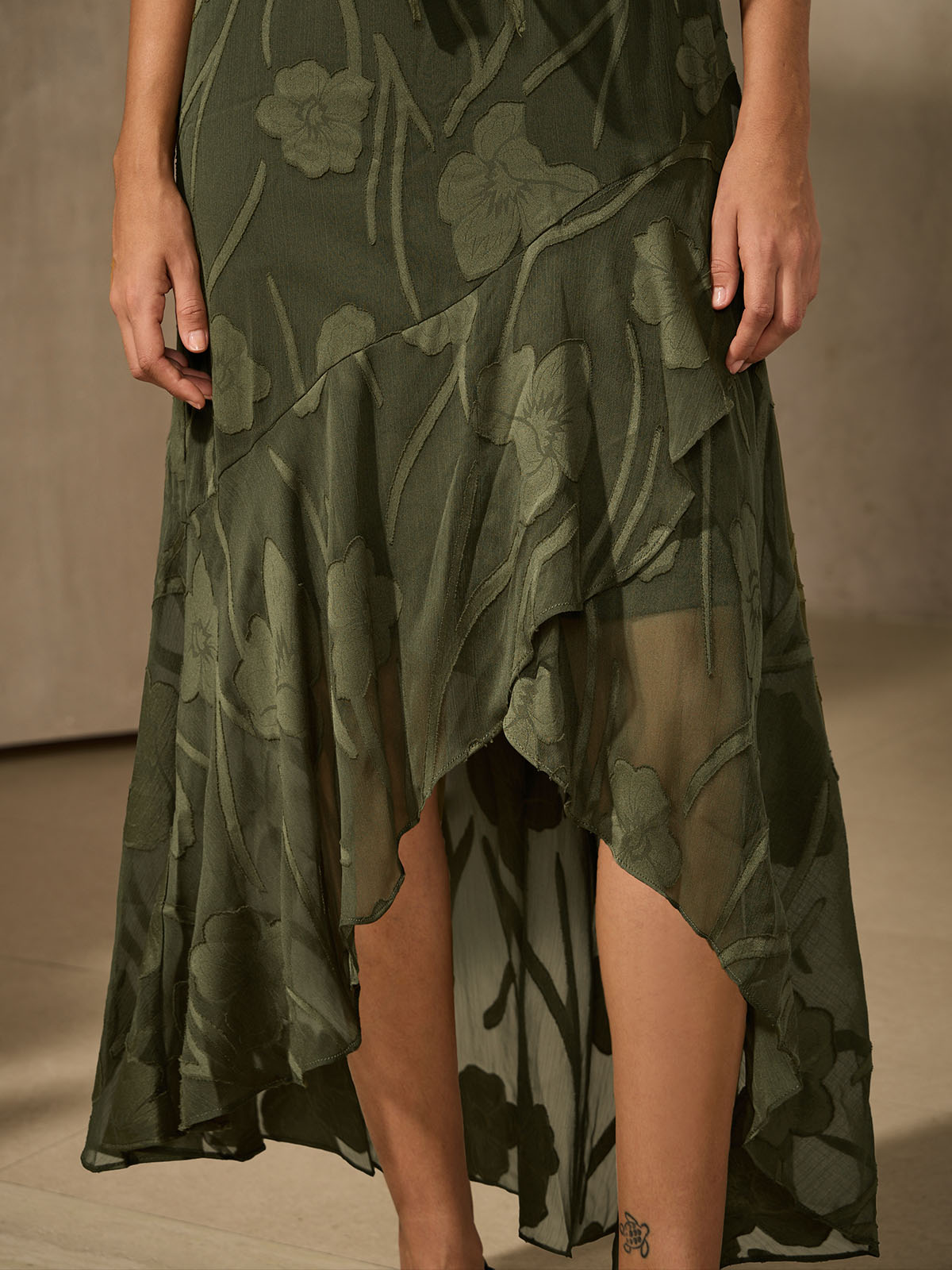Mouwloze Chiffon Avondjurk met Bloemen en Asymmetrische Zoom
