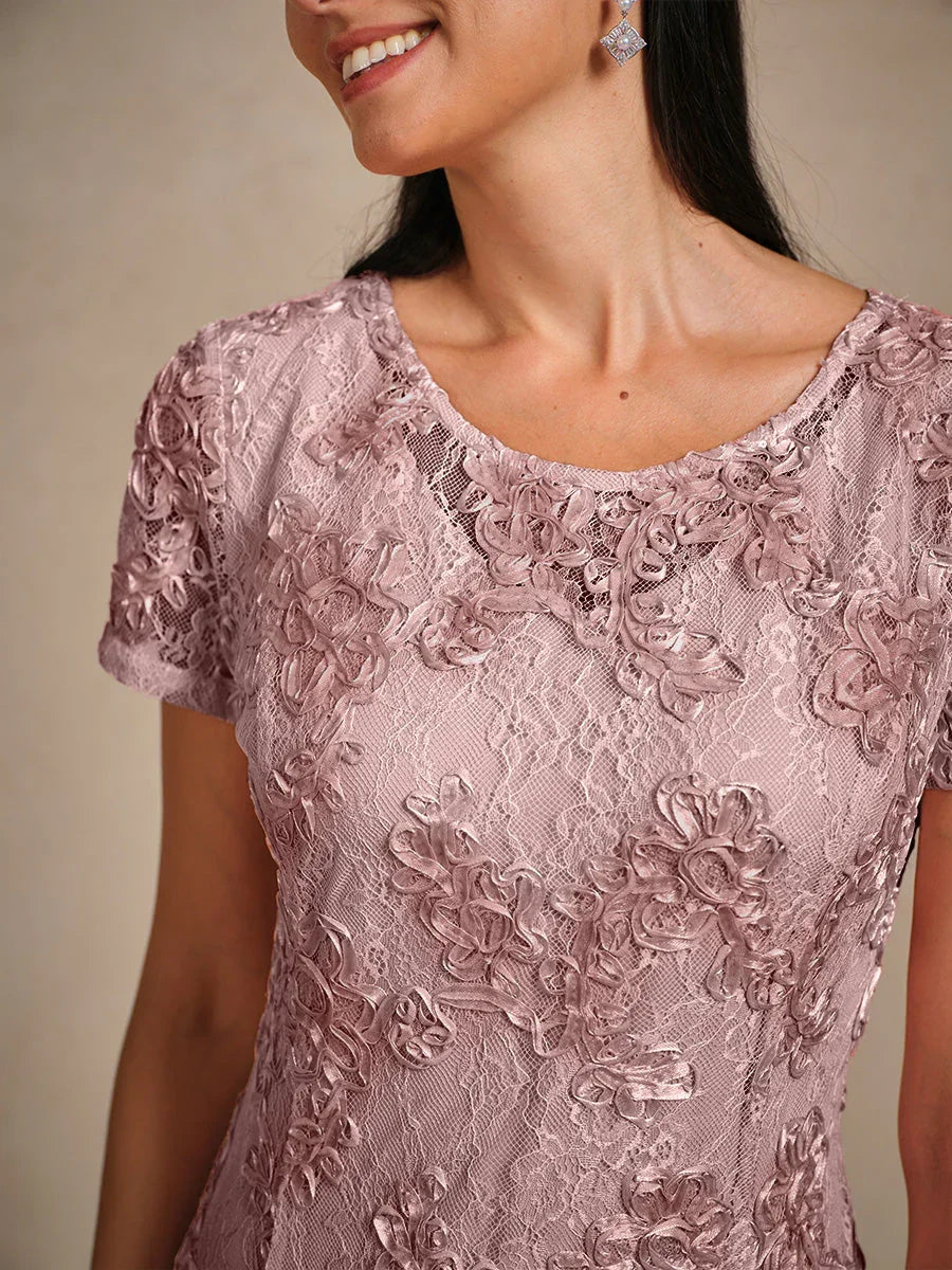 Abito a linea A con pizzo a rosetta e decorazioni in paillettes