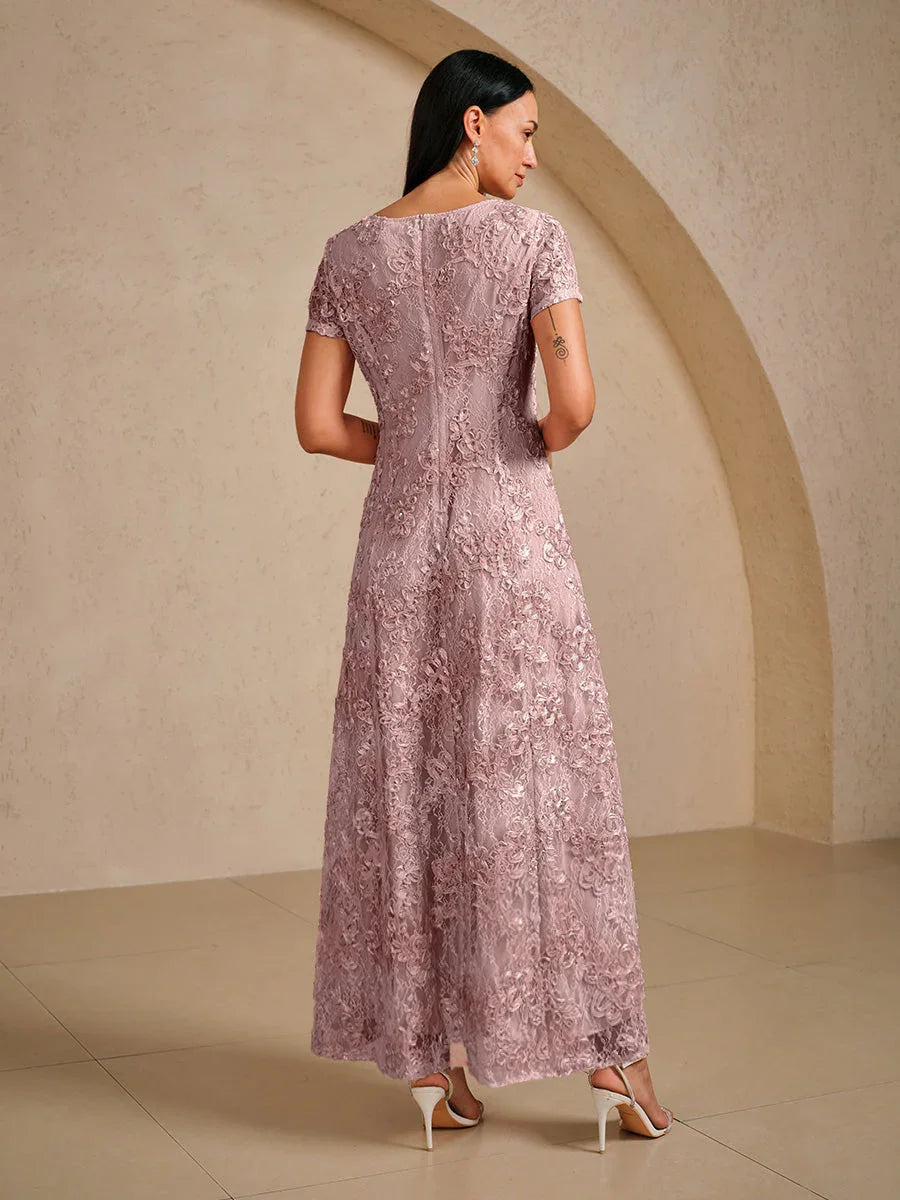 Abito a linea A con pizzo a rosetta e decorazioni in paillettes