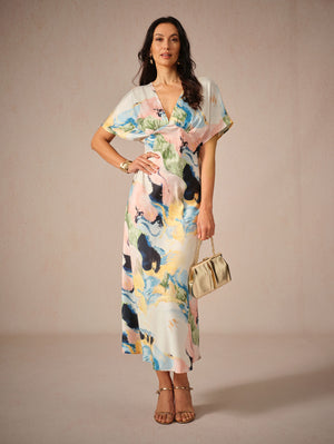 Abito lungo in satin con stampa marmorizzata tie dye