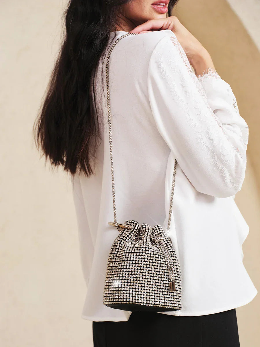 Bolso de mano con cadena de pedrería