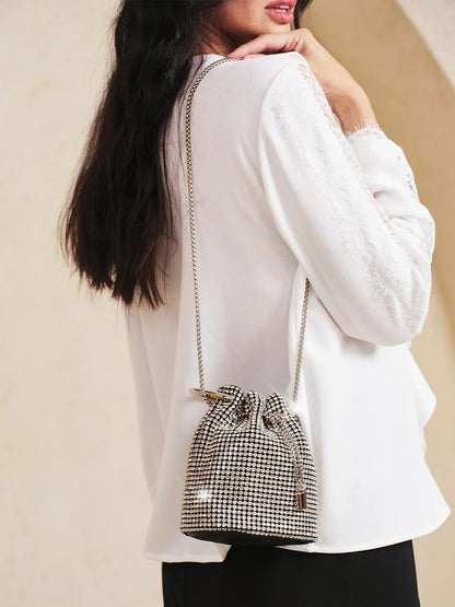 Bolso de mano con cadena de pedrería