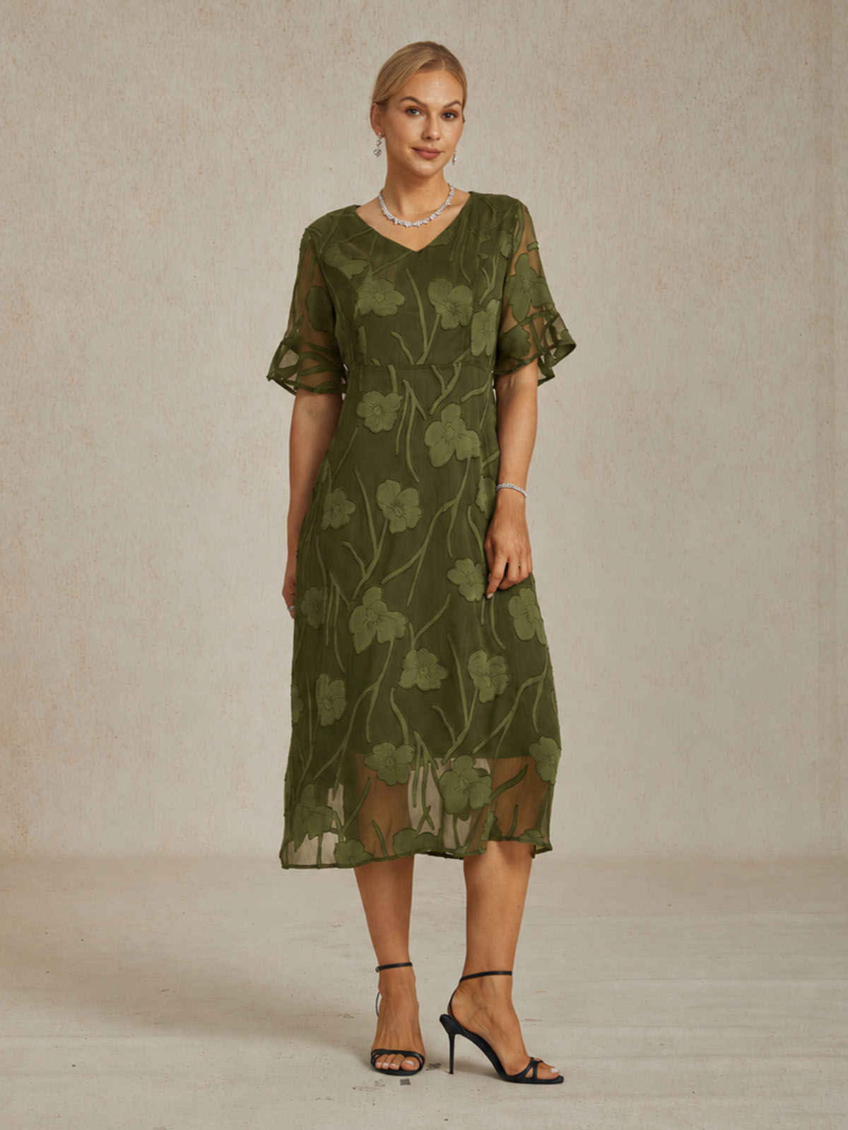 Maxikleid mit Rüschen und flatternder Spitze