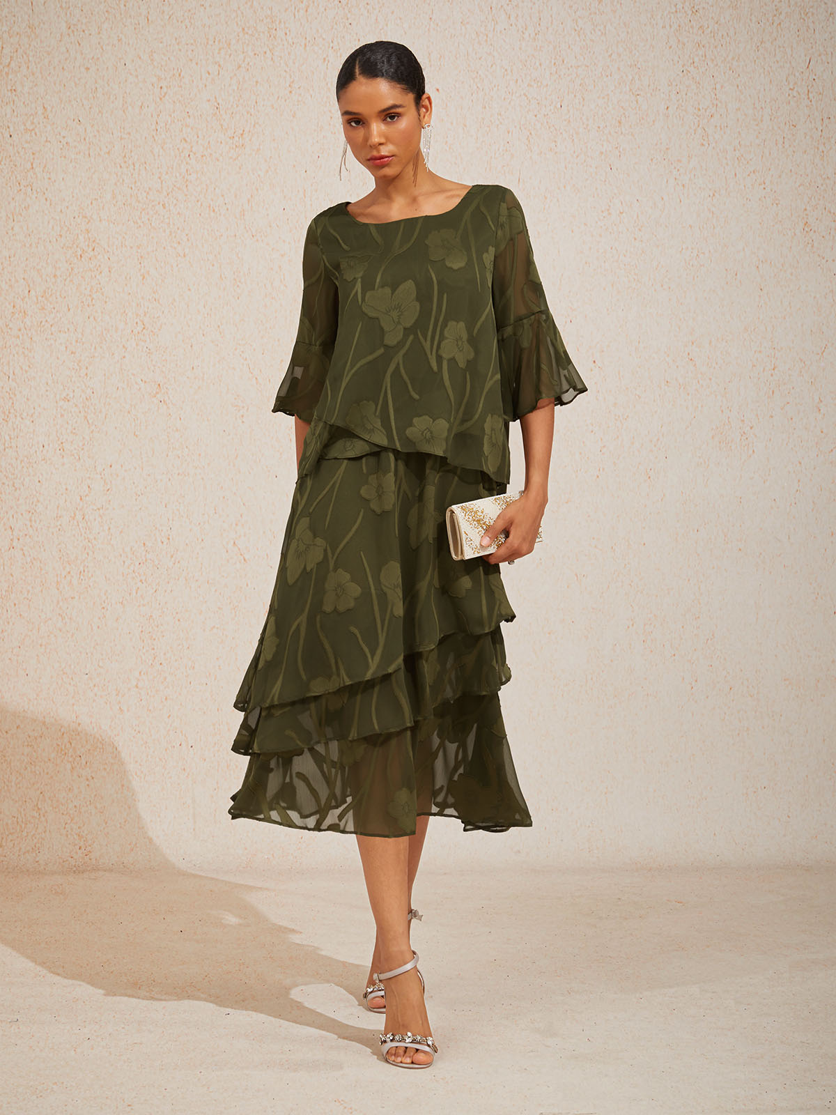 Elegant chiffonbluse med asymmetrisk kant