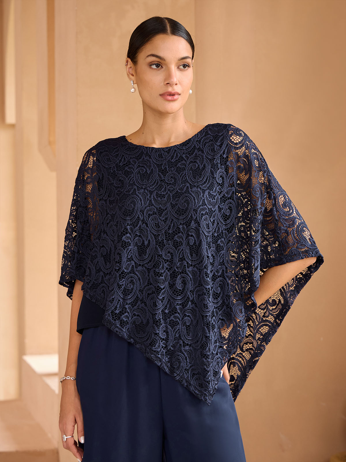 Elegante kanten top met vleermuismouwen