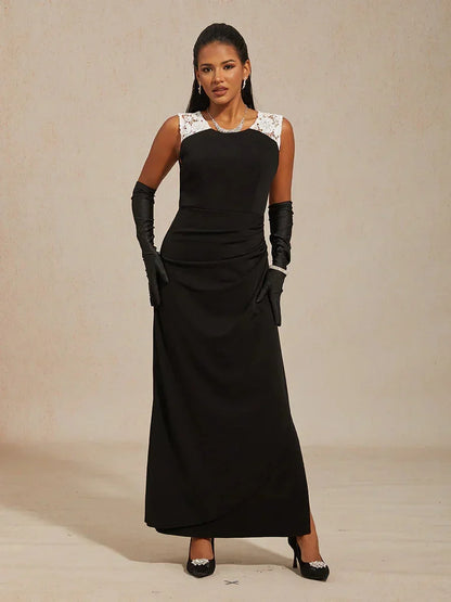 Ärmelloses Kleid aus mattem Satin mit Spitzendetails