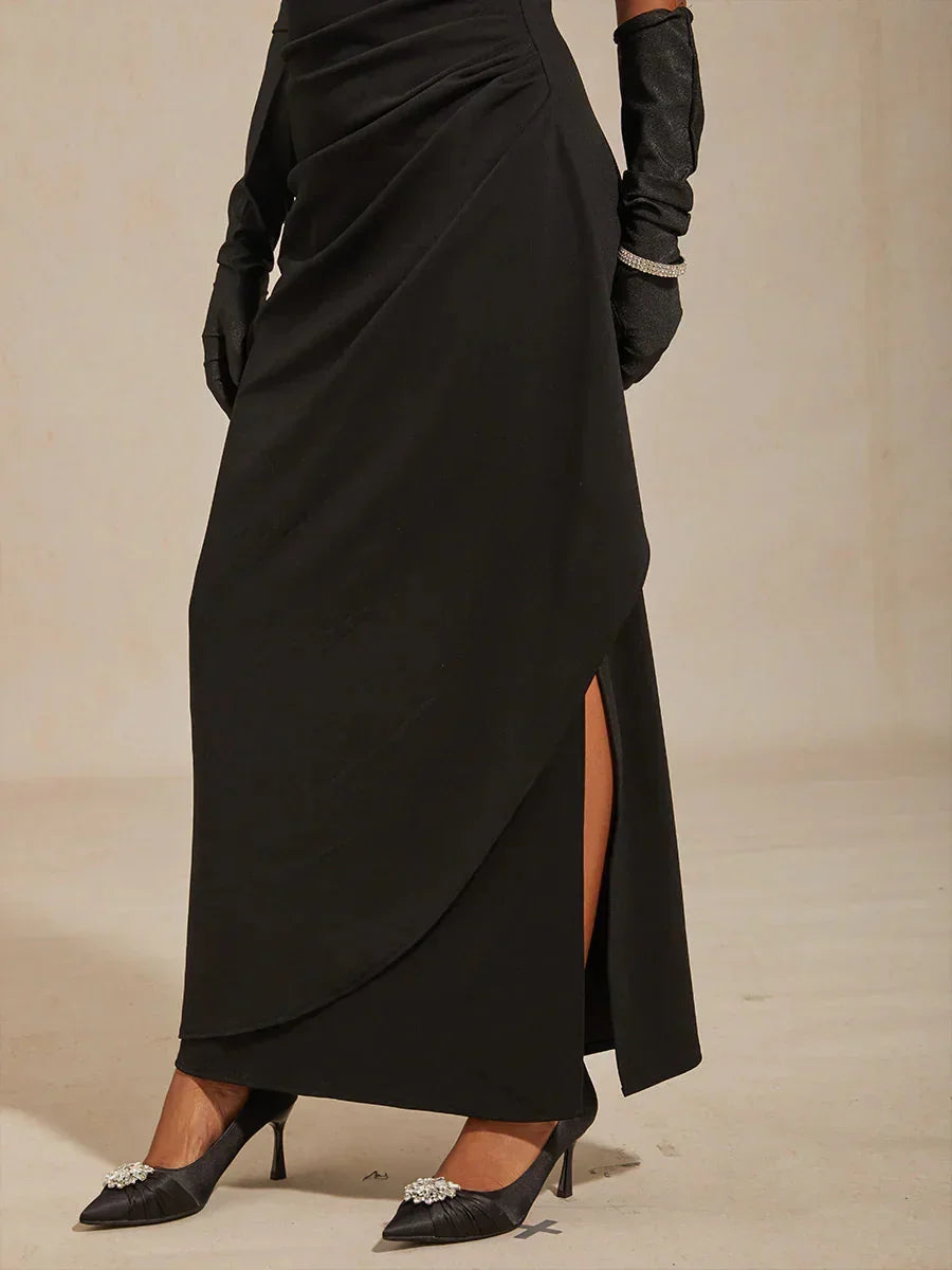 Ärmelloses Kleid aus mattem Satin mit Spitzendetails