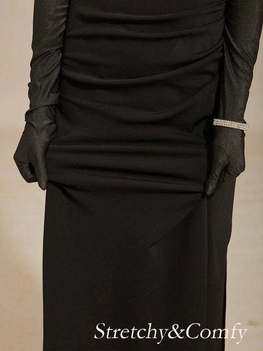 Ärmelloses Kleid aus mattem Satin mit Spitzendetails