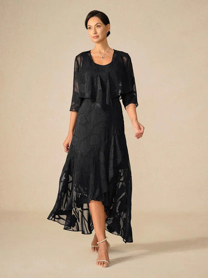 Marineblå blomstrete chiffon-kveldskjole med asymmetrisk kant