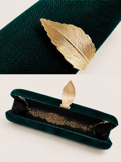 Samt-Clutch mit goldener Feder