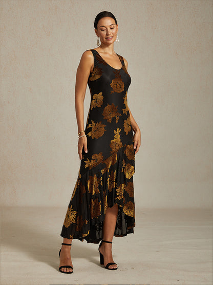 Abendkleid mit Blumenmuster und asymmetrischem Saum