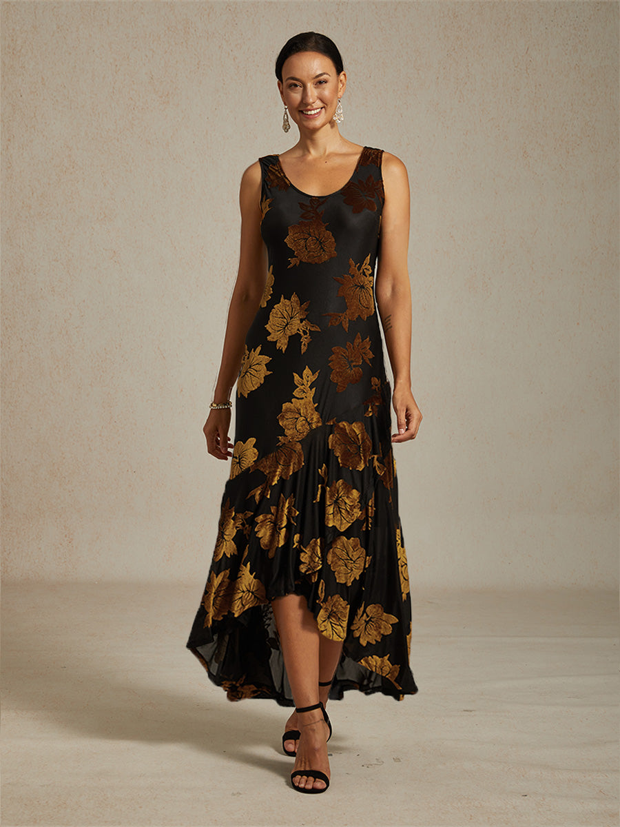 Abendkleid mit Blumenmuster und asymmetrischem Saum