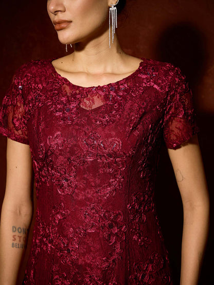A-Linien-Kleid aus Rosettenspitze mit Paillettenverzierung