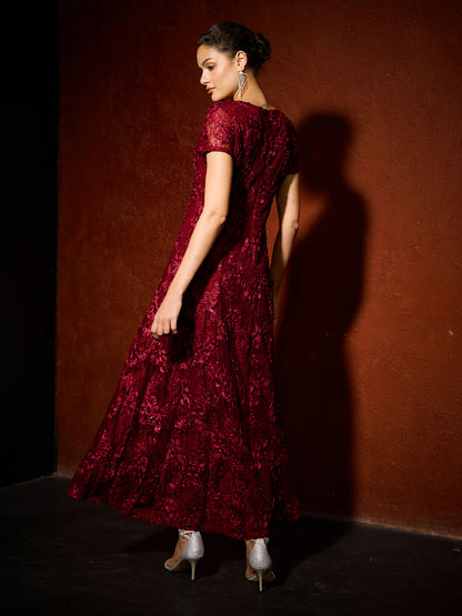 A-Linien-Kleid aus Rosettenspitze mit Paillettenverzierung