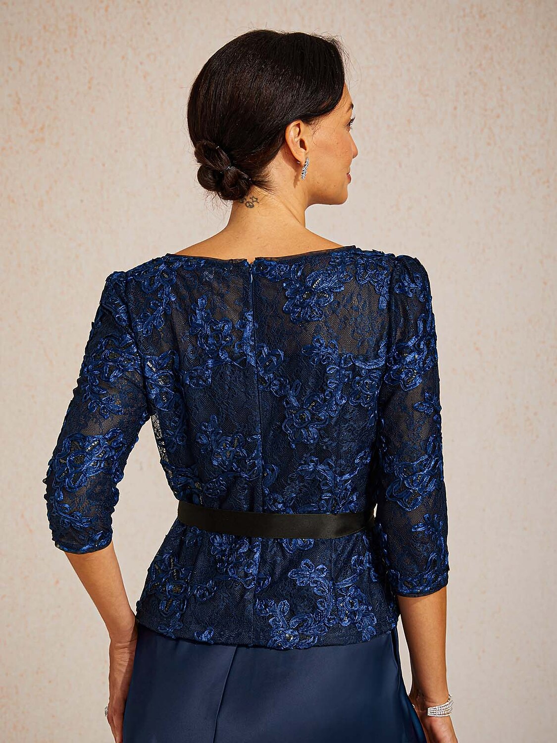 3/4 Sleeve Rosette Lace Blouse