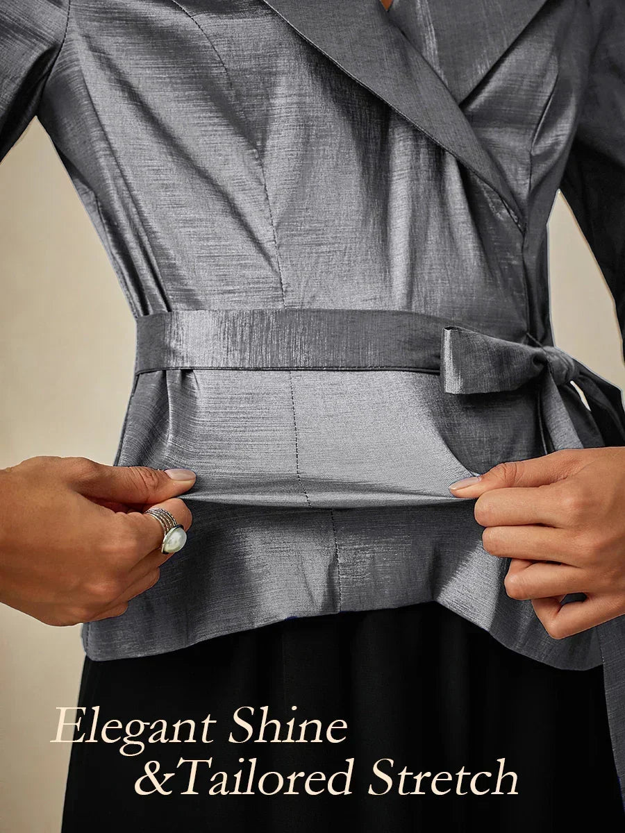 Blusa in taffetà elasticizzato con maniche 3/4 e dettaglio cintura annodata