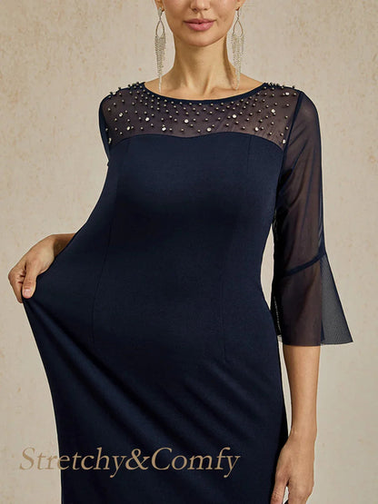 Elegant tettsittende cocktailkjole med dekorert illusjonsnetthals