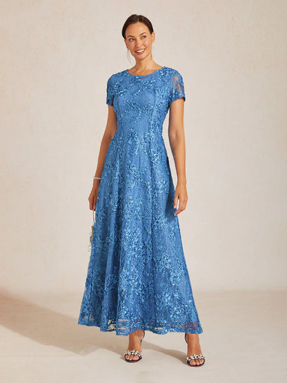 Abito a linea A con pizzo a rosetta e decorazioni in paillettes