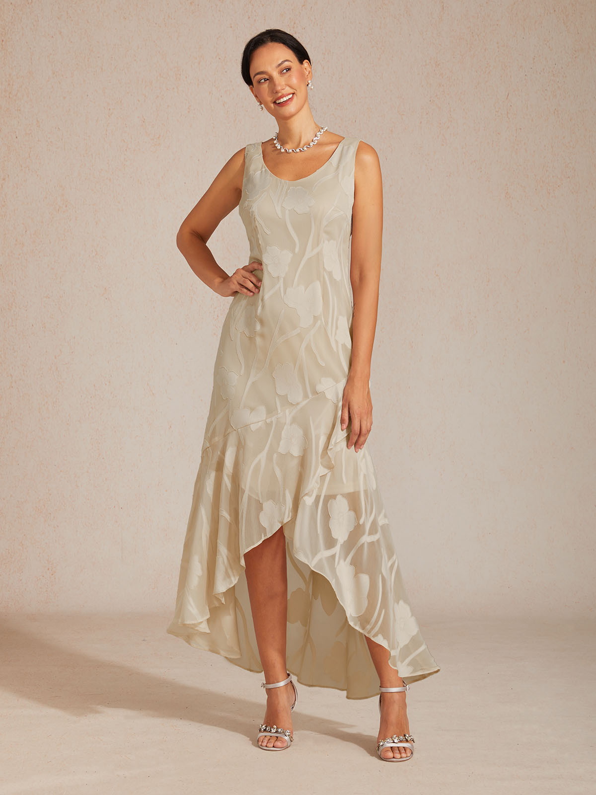 Ärmelloses Abendkleid aus Chiffon mit Blumenmuster und asymmetrischem Saum