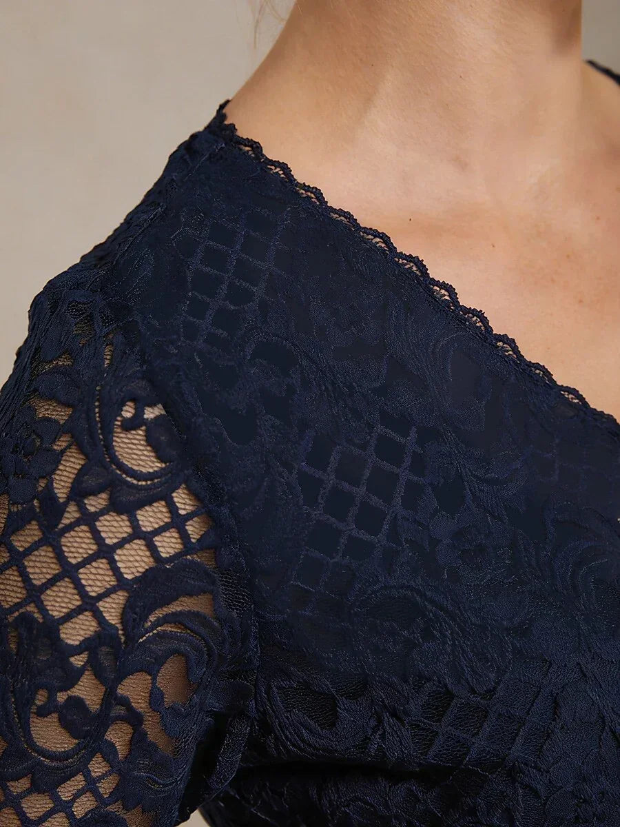 Feminine V-Neck Stretch Lace Top with Scalloped Hem