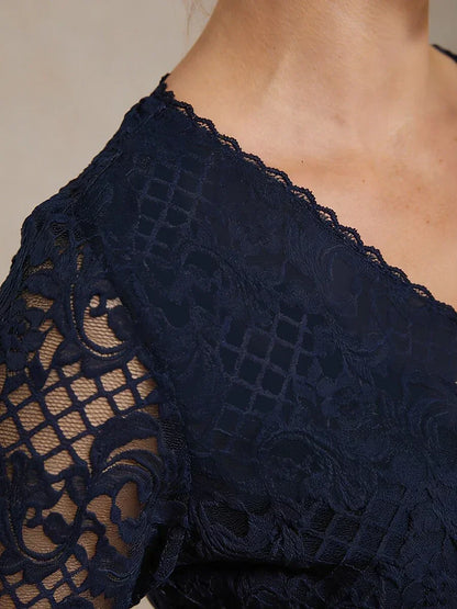 Feminine V-Neck Stretch Lace Top with Scalloped Hem