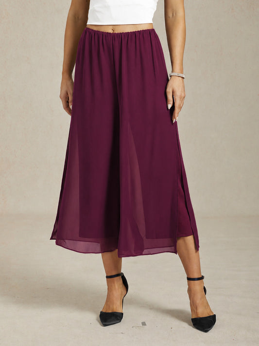 Kurze Hose mit geradem Bein und Chiffon-Überzug mit Schlitz am Bein