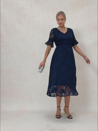 Maxikleid mit Rüschen und flatternder Spitze