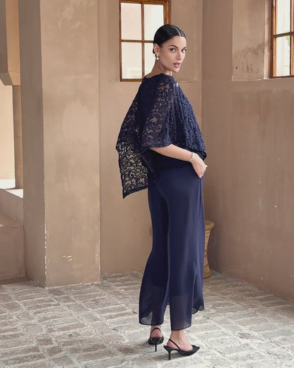 Elegantes Spitzentop mit Fledermausärmeln