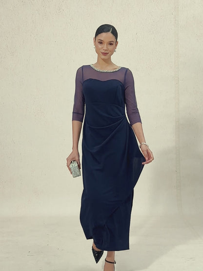 Vestido Formal Elegante con Escote de Ilusión y Cuentas