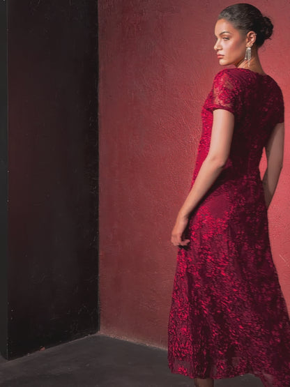 A-Linien-Kleid aus Rosettenspitze mit Paillettenverzierung