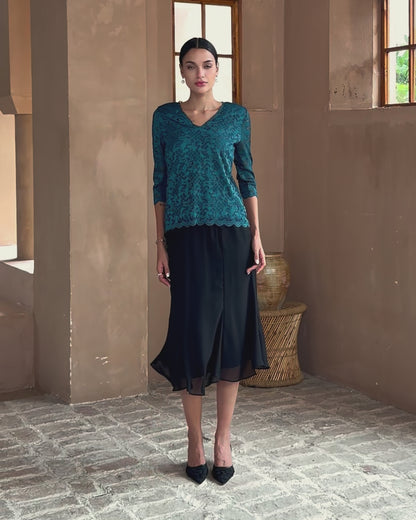 Top in pizzo elasticizzato con scollo a V