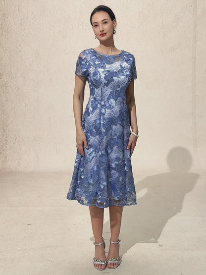 Abito Svasato in Pizzo con Paillettes e Rosette