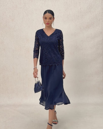 Feminine V-Neck Stretch Lace Top with Scalloped Hem