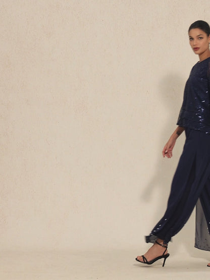 Paillettenbesetztes Top mit Glockenärmeln und Lagenlook aus Mesh 