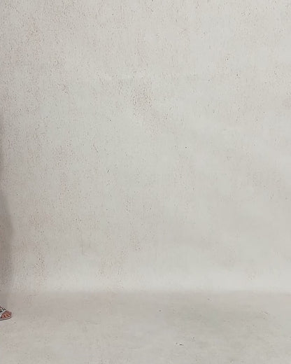 Elegantes Rüschenkleid mit Perlenverzierung