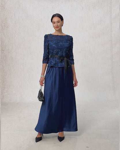 Blusa in pizzo con roselline e maniche a 3/4
