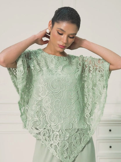 Top elegante in pizzo con maniche a pipistrello