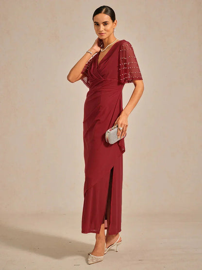 Elegantes Abendkleid mit verzierten Volantärmeln