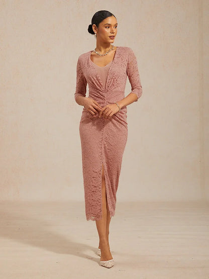 Midikleid aus Spitze mit Raffungen und Frontschlitz