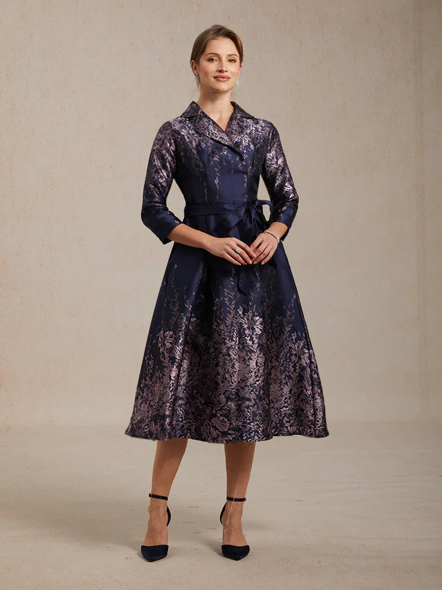 Abito a linea A con pizzo a rosetta e decorazioni in paillettes