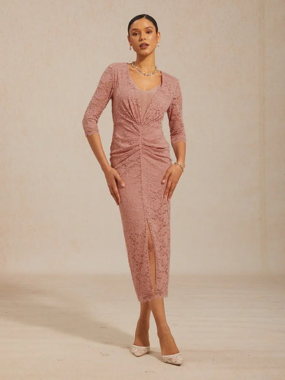 Midikleid aus Spitze mit Raffungen und Frontschlitz